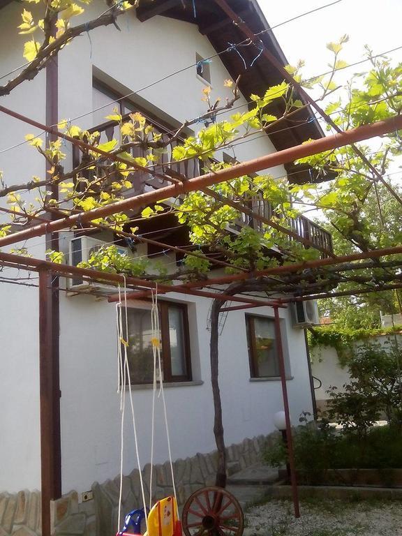 Guest House By The Captain Варна Экстерьер фото