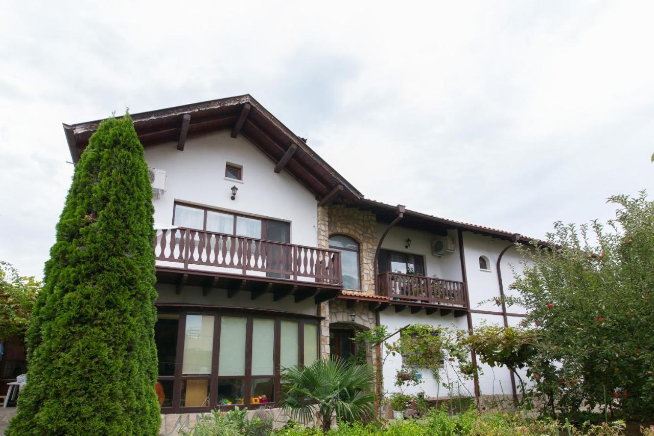 Guest House By The Captain Варна Экстерьер фото